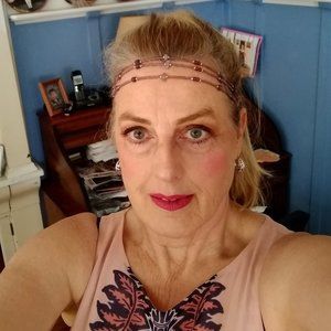 Meet your Posher, Cynthia